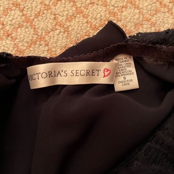 Victoria’s Secret black lace ruffle bottom halter criss cross bodysuit - Picture 3 of 4